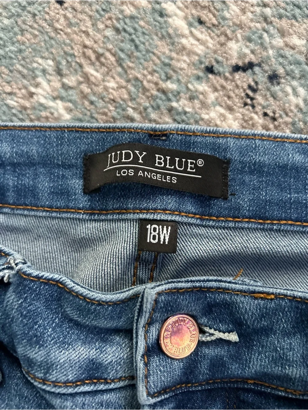 Judy Blue Women's Straight Leg Jeans in Medium Blue Wash - Picture 4 of 4